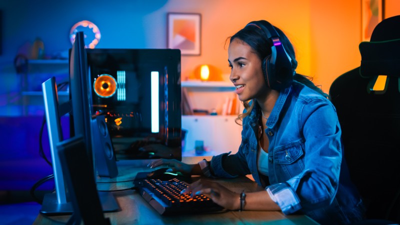 gaming girl